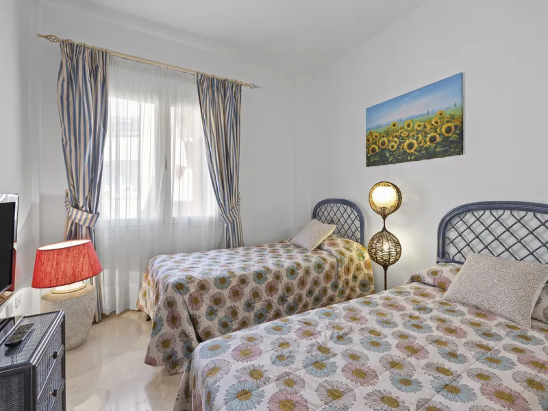 Located in the prestigious Golden Mile of Marbella, this beautifully presented four-bedroom, three-bathroom apartment offers a luxurious lifestyle in one of the most sought-after areas on the Costa del Sol. Set within a secure gated urbanisation with 24-h