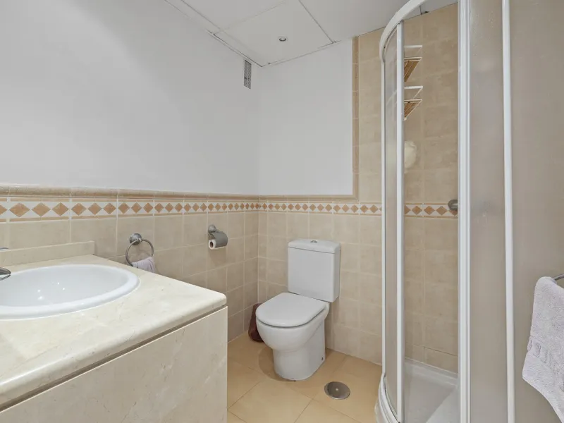 Located in the prestigious Golden Mile of Marbella, this beautifully presented four-bedroom, three-bathroom apartment offers a luxurious lifestyle in one of the most sought-after areas on the Costa del Sol. Set within a secure gated urbanisation with 24-h