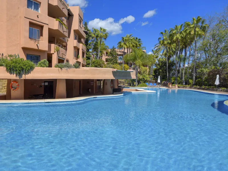Located in the prestigious Golden Mile of Marbella, this beautifully presented four-bedroom, three-bathroom apartment offers a luxurious lifestyle in one of the most sought-after areas on the Costa del Sol. Set within a secure gated urbanisation with 24-h