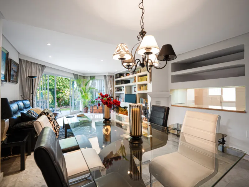 House - Townhouse в продаже в Marbella, Málaga. В доме 3 спален и 3 ванных комнат. Площадь дома 169 м². Площадь участка 210 м²