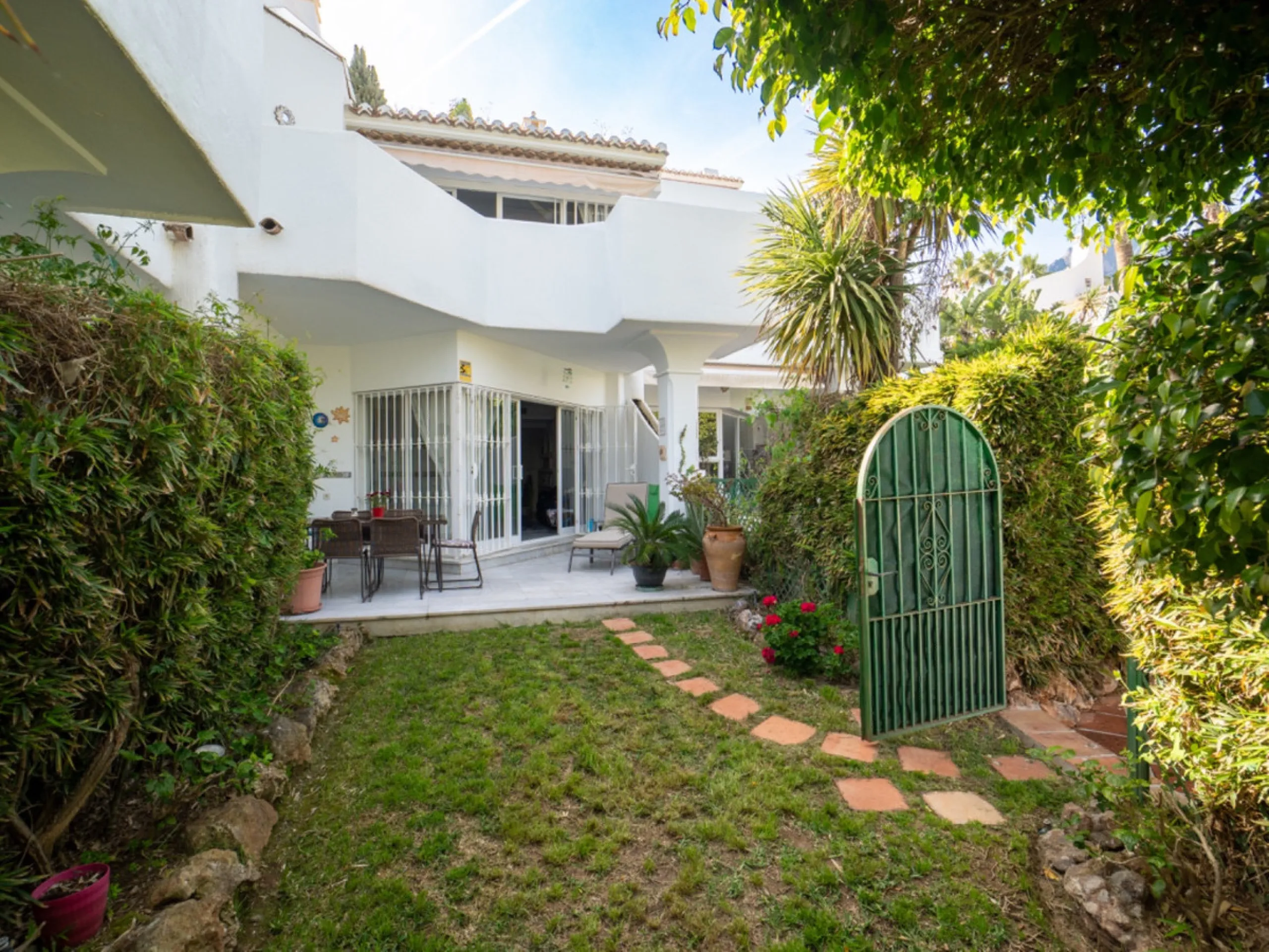 House - Townhouse в продаже в Marbella, Málaga. В доме 3 спален и 3 ванных комнат. Площадь дома 169 м². Площадь участка 210 м²