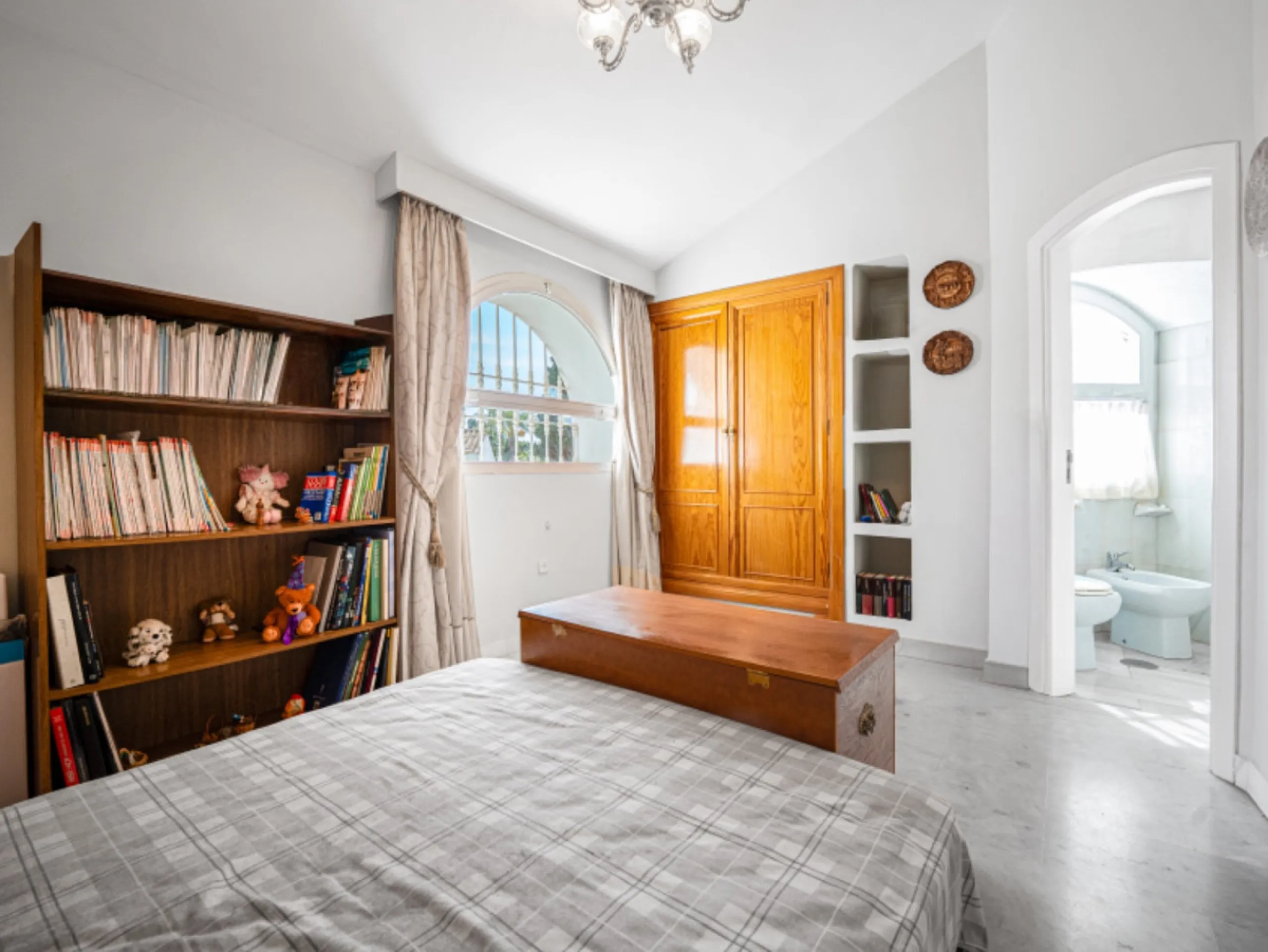 House - Townhouse в продаже в Marbella, Málaga. В доме 3 спален и 3 ванных комнат. Площадь дома 169 м². Площадь участка 210 м²