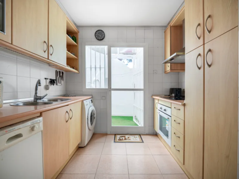 House - Townhouse в продаже в Marbella, Málaga. В доме 3 спален и 3 ванных комнат. Площадь дома 169 м². Площадь участка 210 м²