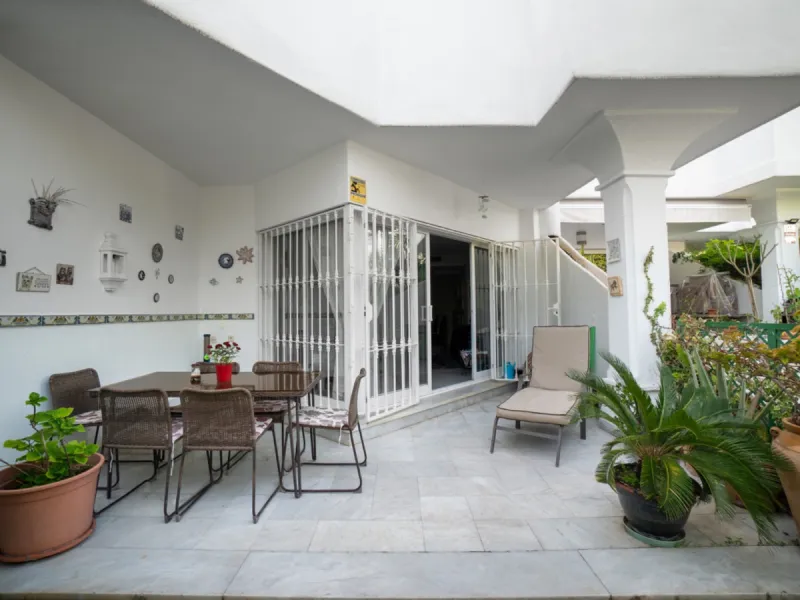 House - Townhouse в продаже в Marbella, Málaga. В доме 3 спален и 3 ванных комнат. Площадь дома 169 м². Площадь участка 210 м²