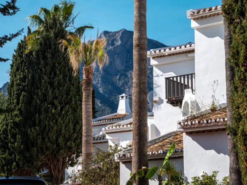 House - Townhouse в продаже в Marbella, Málaga. В доме 3 спален и 3 ванных комнат. Площадь дома 169 м². Площадь участка 210 м²
