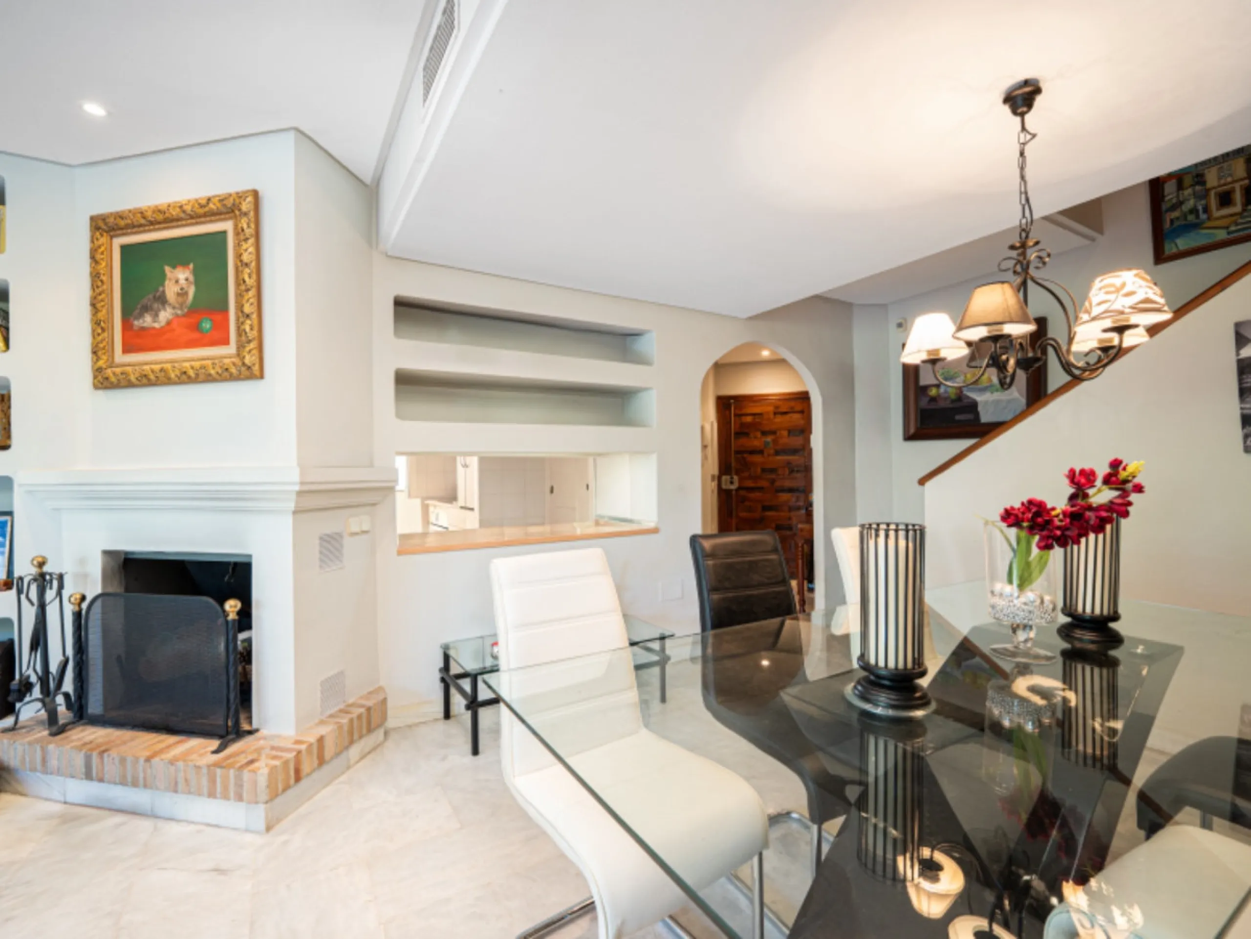 House - Townhouse в продаже в Marbella, Málaga. В доме 3 спален и 3 ванных комнат. Площадь дома 169 м². Площадь участка 210 м²