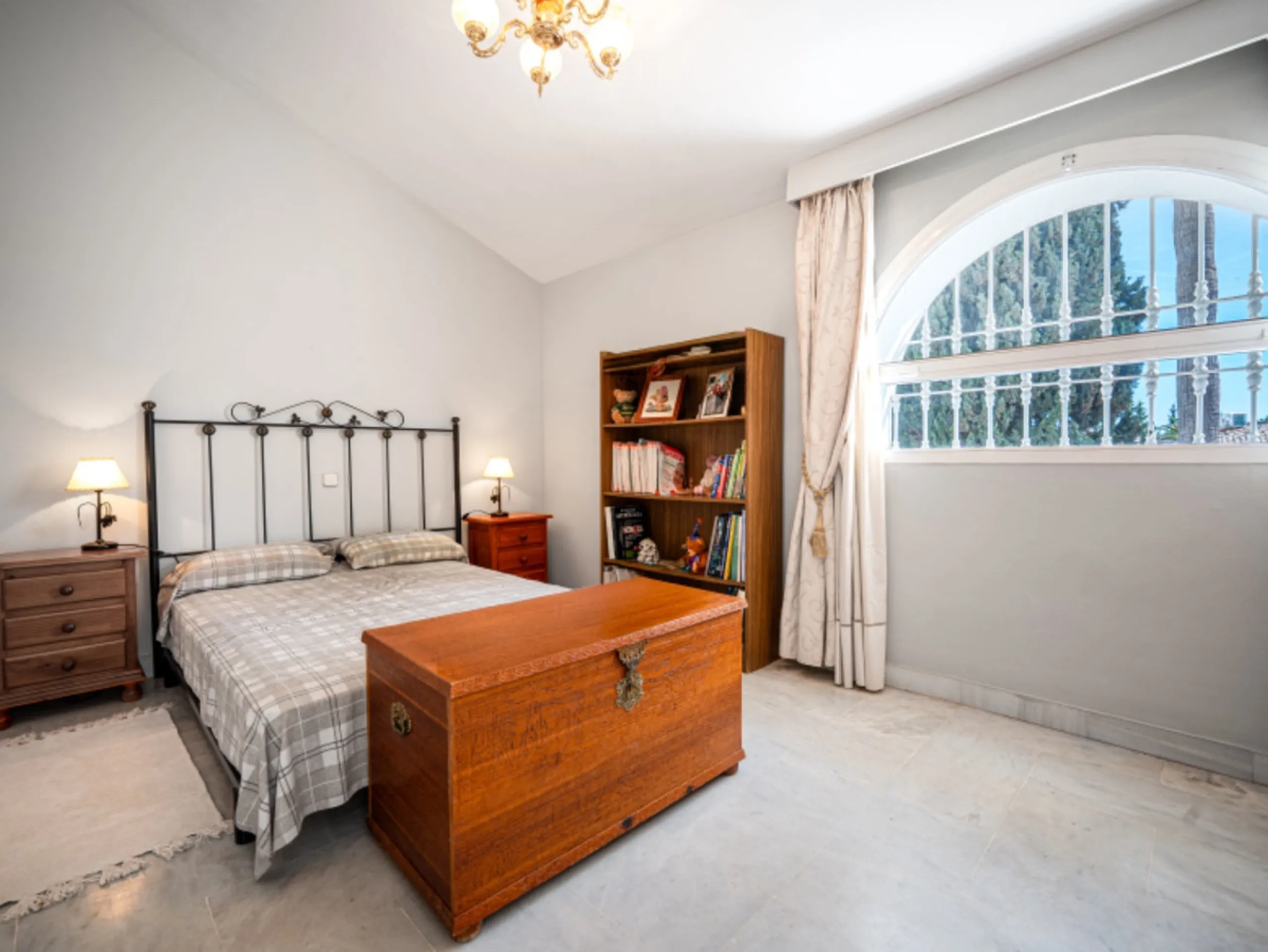 House - Townhouse в продаже в Marbella, Málaga. В доме 3 спален и 3 ванных комнат. Площадь дома 169 м². Площадь участка 210 м²