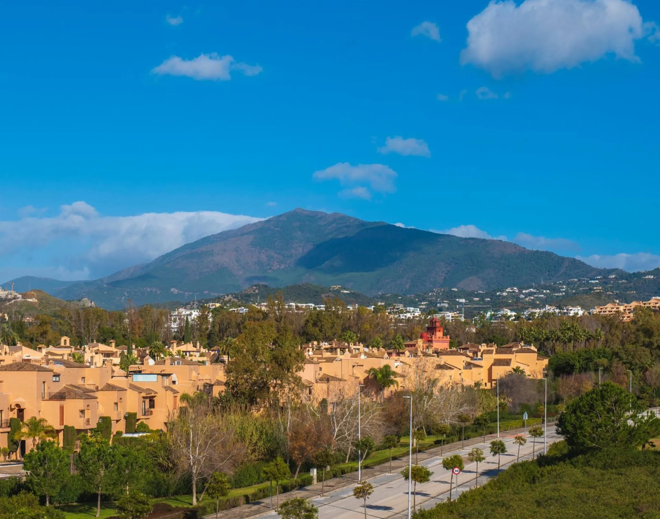 **Townhouse in Atalaya, Estepona - €850,000**