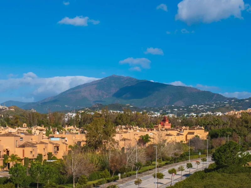 **Townhouse in Atalaya, Estepona - €850,000**