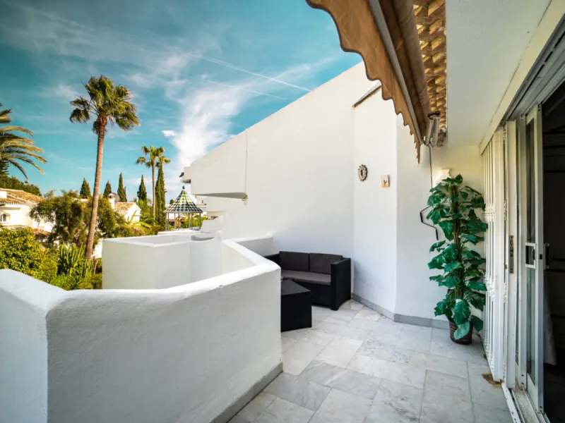 House - Townhouse в продаже в Marbella, Málaga. В доме 3 спален и 3 ванных комнат. Площадь дома 169 м². Площадь участка 210 м²