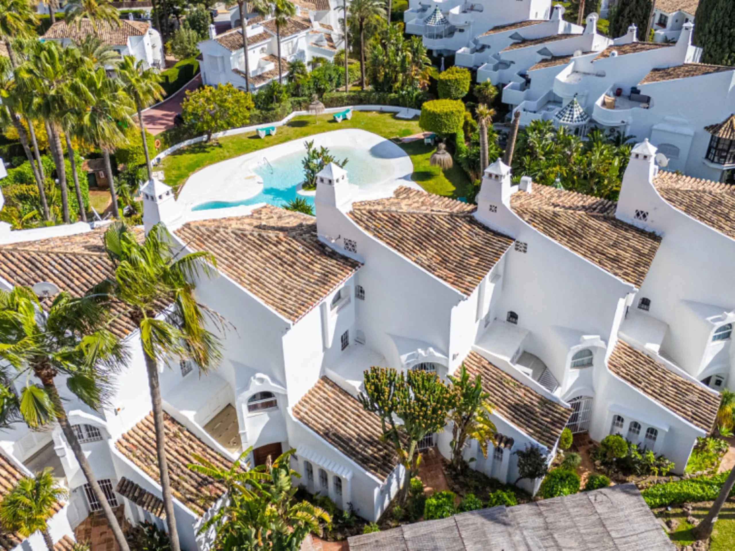 House - Townhouse в продаже в Marbella, Málaga. В доме 3 спален и 3 ванных комнат. Площадь дома 169 м². Площадь участка 210 м²