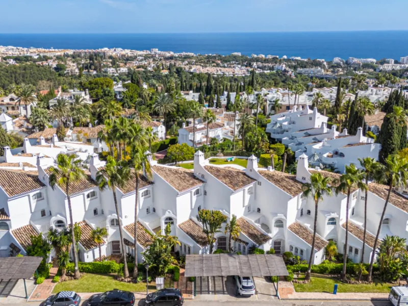 House - Townhouse в продаже в Marbella, Málaga. В доме 3 спален и 3 ванных комнат. Площадь дома 169 м². Площадь участка 210 м²