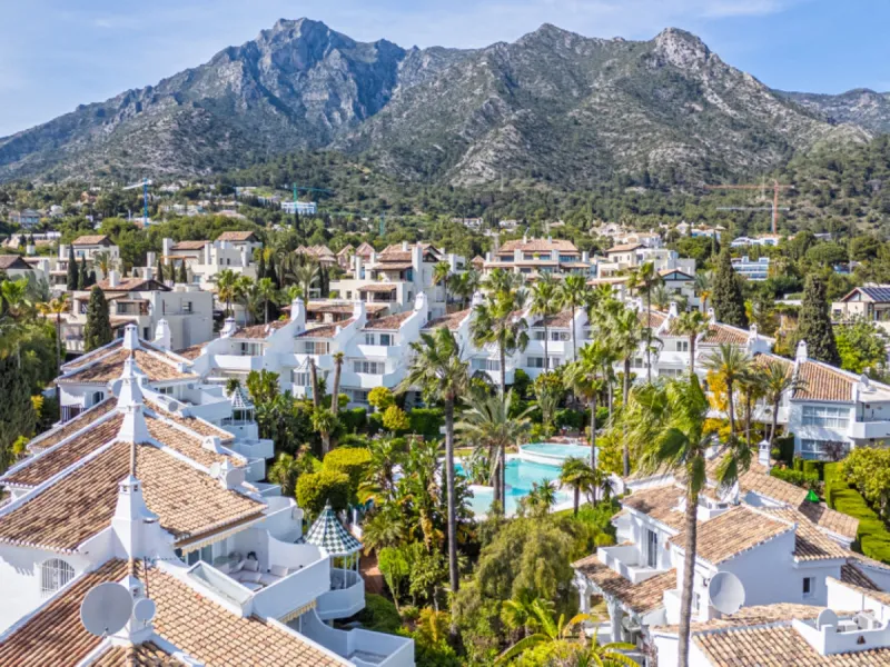 House - Townhouse в продаже в Marbella, Málaga. В доме 3 спален и 3 ванных комнат. Площадь дома 169 м². Площадь участка 210 м²