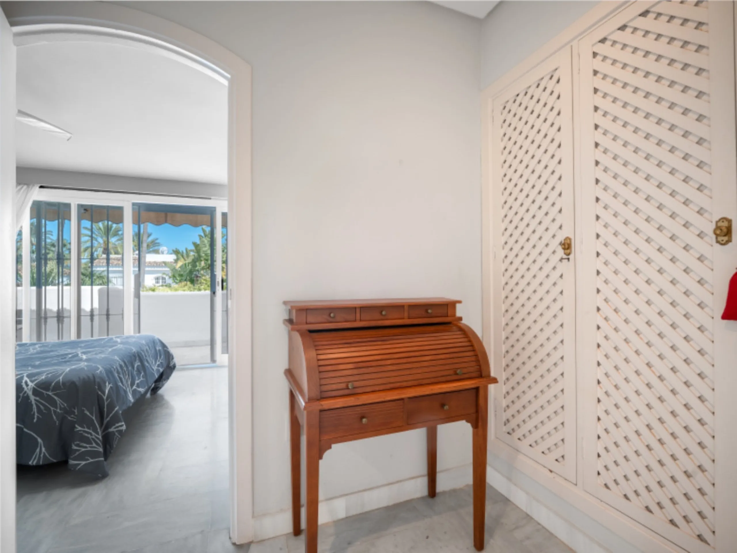 House - Townhouse в продаже в Marbella, Málaga. В доме 3 спален и 3 ванных комнат. Площадь дома 169 м². Площадь участка 210 м²