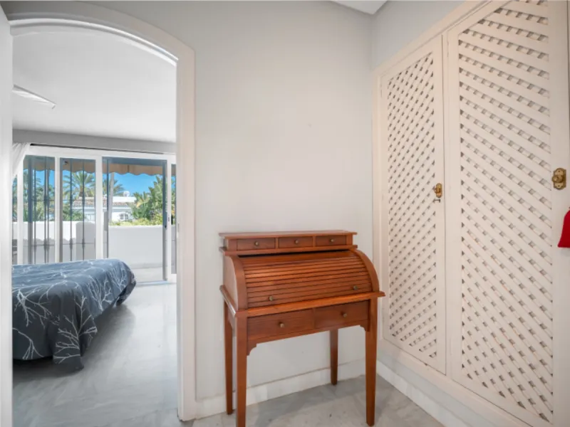 House - Townhouse в продаже в Marbella, Málaga. В доме 3 спален и 3 ванных комнат. Площадь дома 169 м². Площадь участка 210 м²