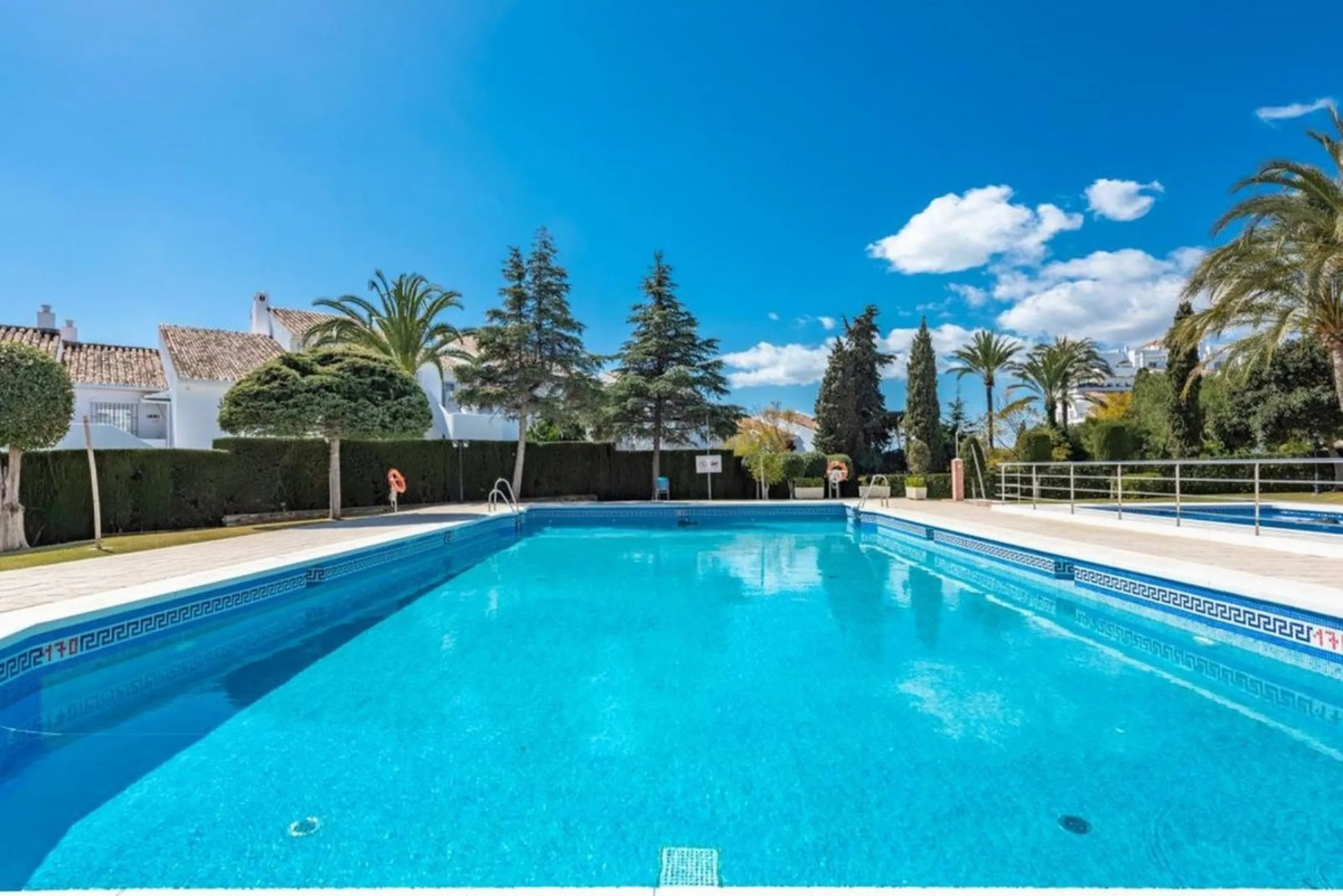 Apartment - Ground Floor Apartment в продаже в Marbella, Málaga. В доме 3 спален и 3 ванных комнат. Площадь дома 124 м²
