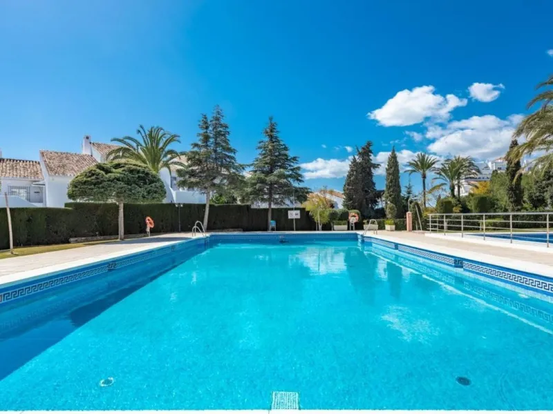 Apartment - Ground Floor Apartment в продаже в Marbella, Málaga. В доме 3 спален и 3 ванных комнат. Площадь дома 124 м²