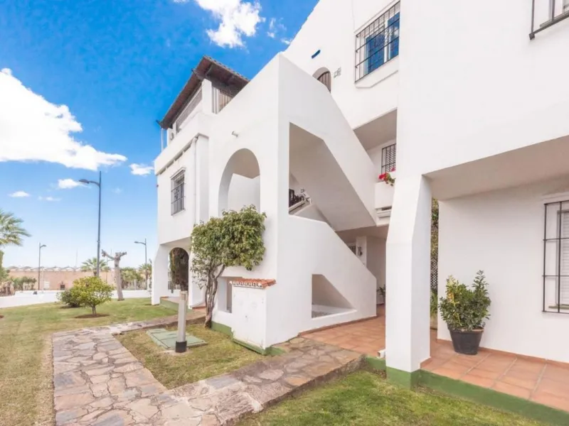 Apartment - Ground Floor Apartment в продаже в Marbella, Málaga. В доме 3 спален и 3 ванных комнат. Площадь дома 124 м²