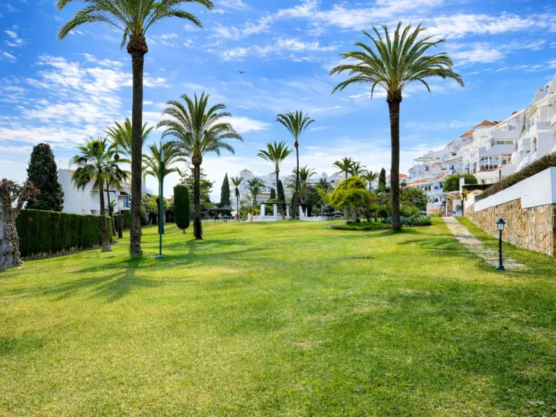 Apartment - Ground Floor Apartment в продаже в Marbella, Málaga. В доме 3 спален и 3 ванных комнат. Площадь дома 124 м²