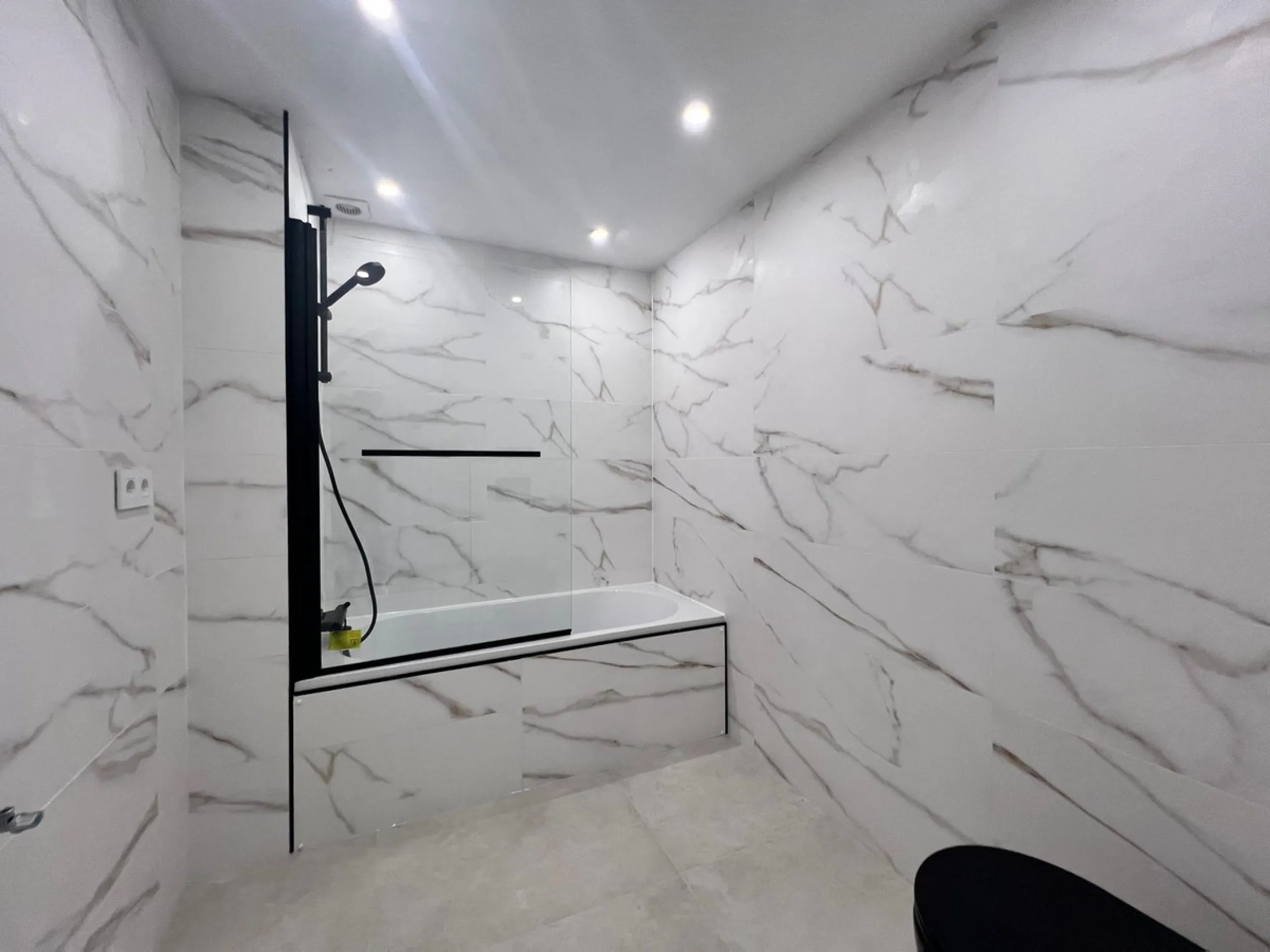 Apartment - Ground Floor Apartment в продаже в Marbella, Málaga. В доме 3 спален и 3 ванных комнат. Площадь дома 124 м²