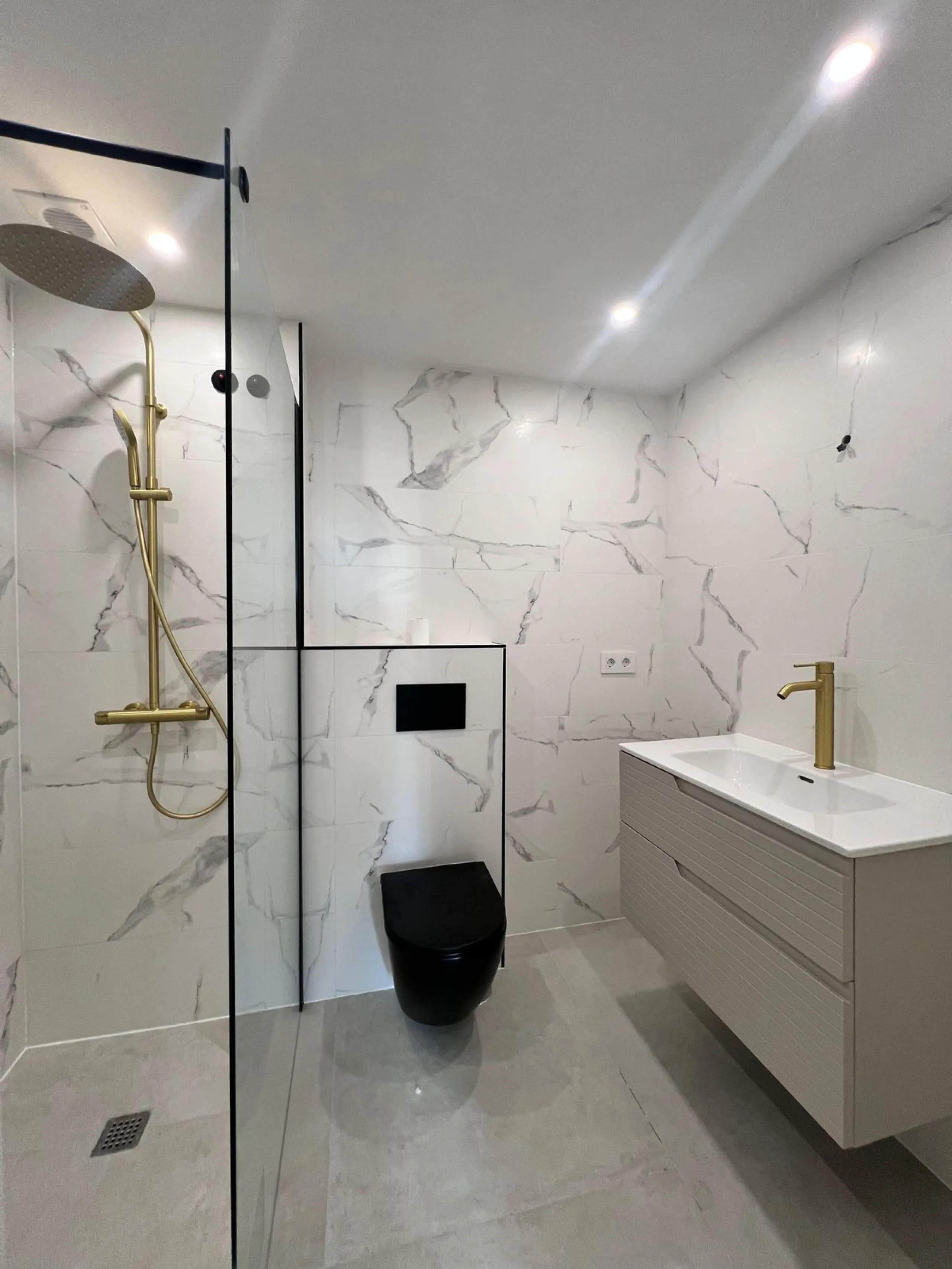 Apartment - Ground Floor Apartment в продаже в Marbella, Málaga. В доме 3 спален и 3 ванных комнат. Площадь дома 124 м²