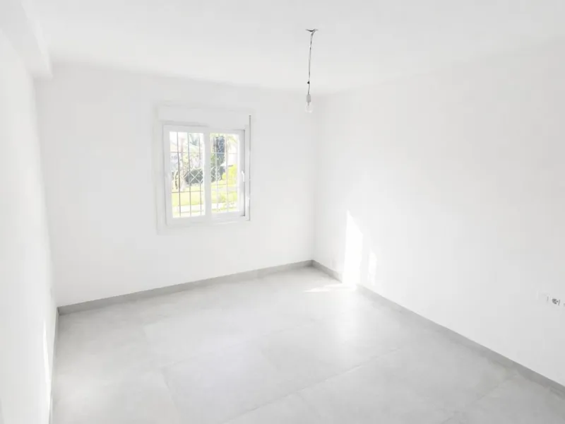 Apartment - Ground Floor Apartment в продаже в Marbella, Málaga. В доме 3 спален и 3 ванных комнат. Площадь дома 124 м²
