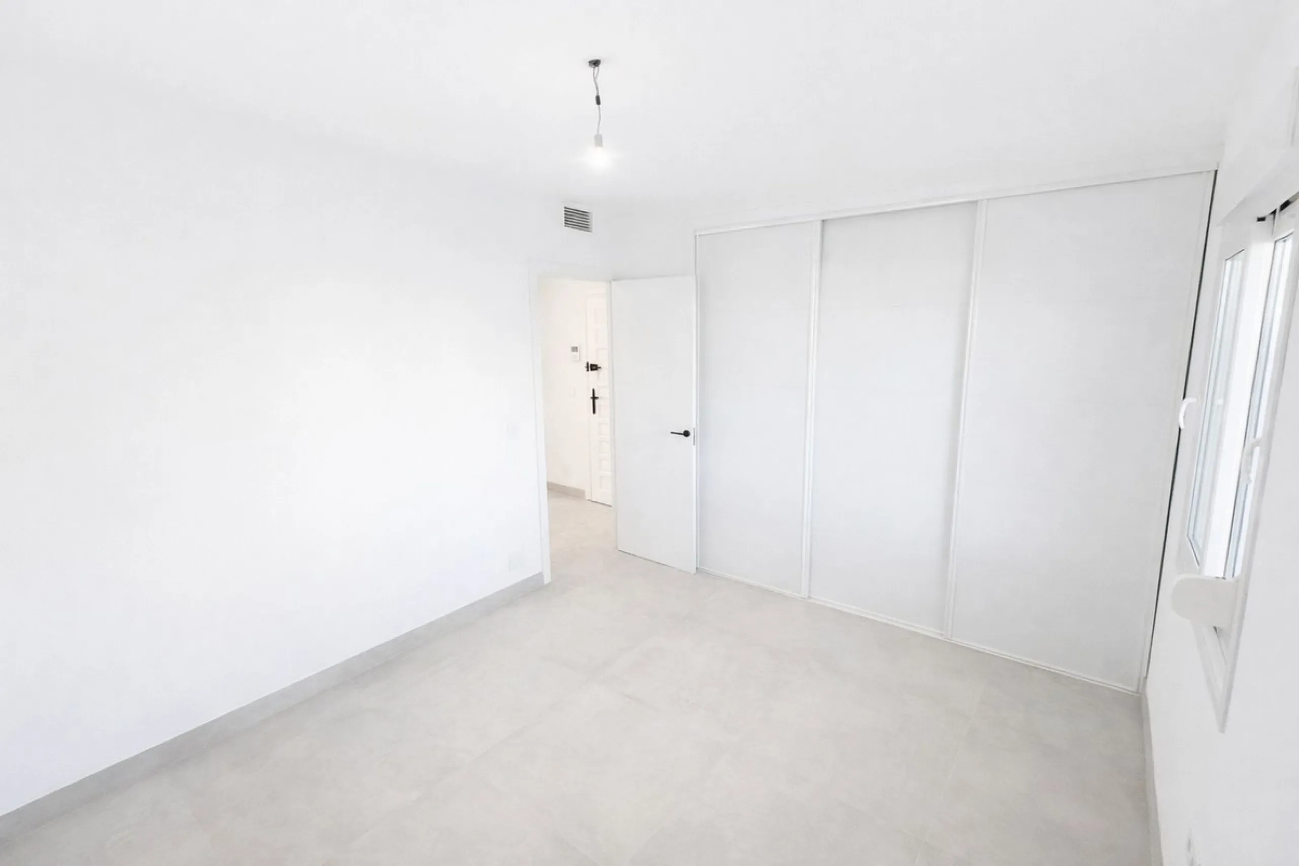 Apartment - Ground Floor Apartment в продаже в Marbella, Málaga. В доме 3 спален и 3 ванных комнат. Площадь дома 124 м²