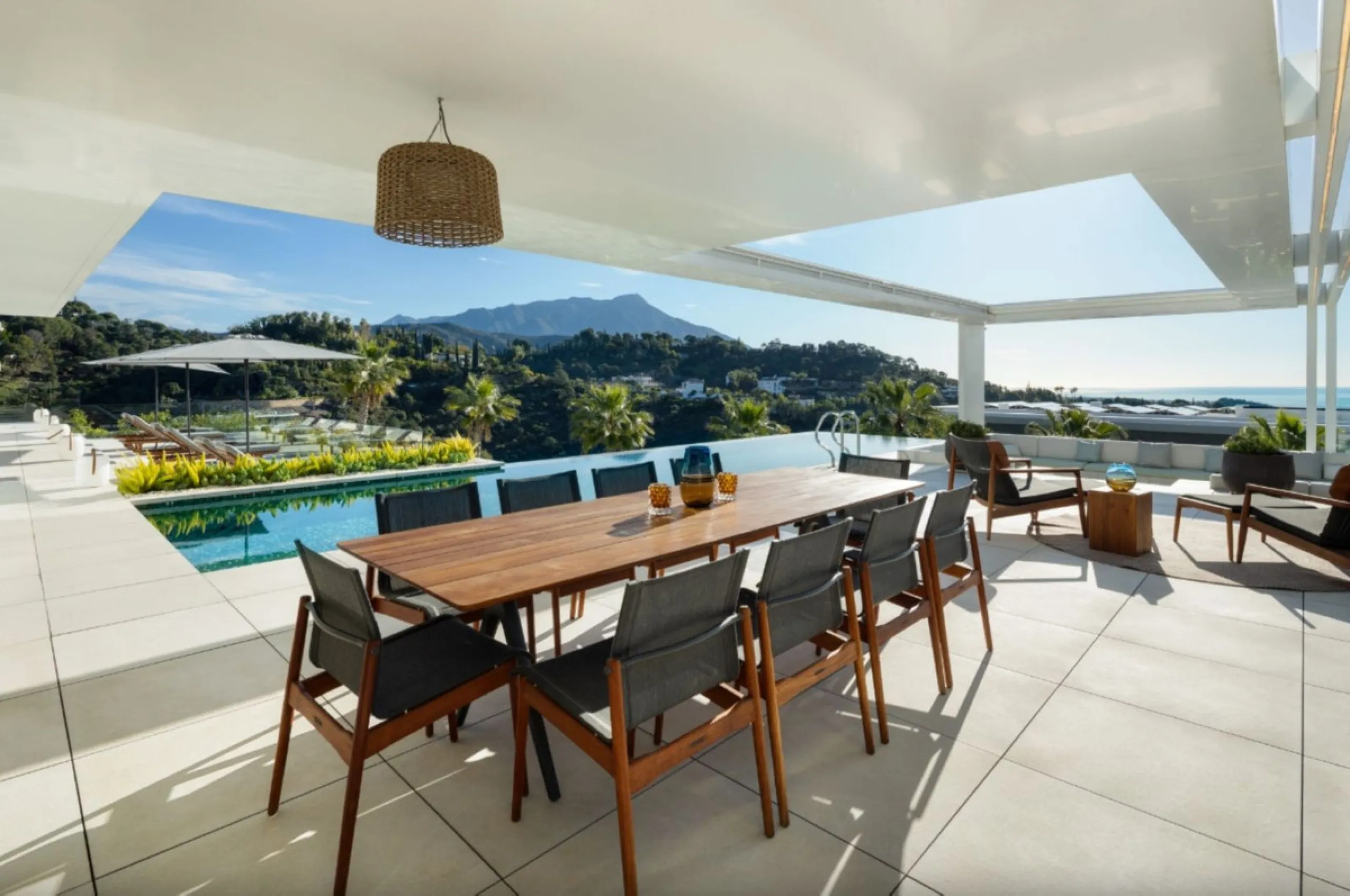 House - Detached Villa в продаже в Benahavís, Málaga. В доме 8 спален и 8 ванных комнат. Площадь дома 1445 м². Площадь участка 5100 м²