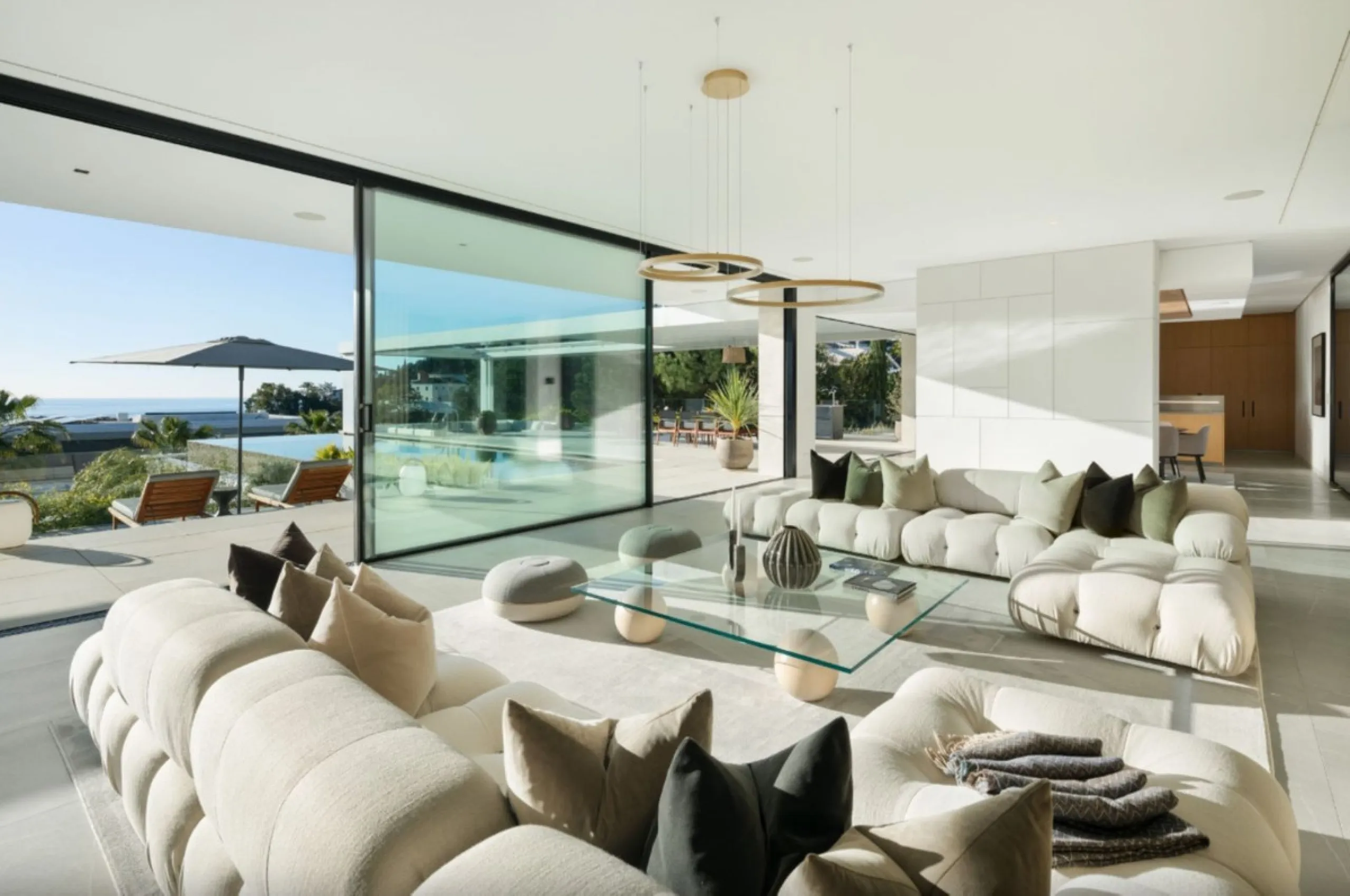 House - Detached Villa в продаже в Benahavís, Málaga. В доме 8 спален и 8 ванных комнат. Площадь дома 1445 м². Площадь участка 5100 м²
