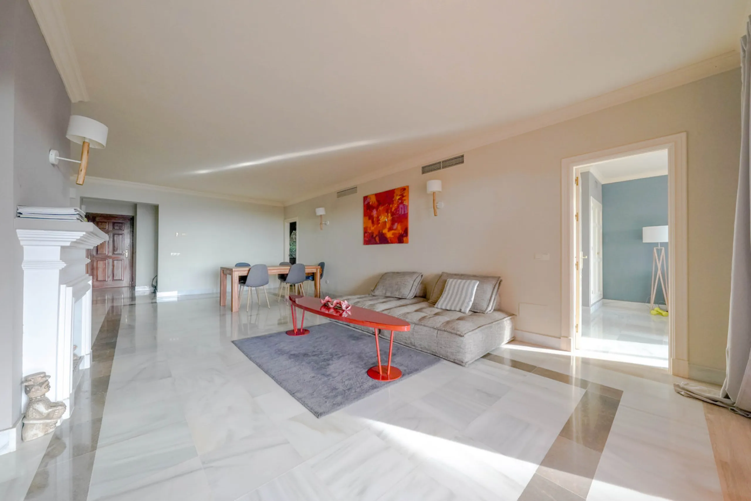 Apartment - Middle Floor Apartment в продаже в Benahavís, Málaga. В доме 2 спален и 2 ванных комнат. Площадь дома 156 м²