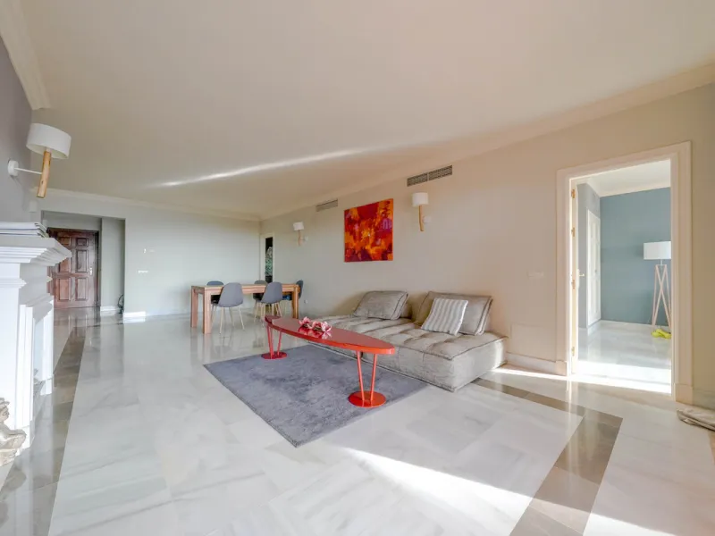 Apartment - Middle Floor Apartment в продаже в Benahavís, Málaga. В доме 2 спален и 2 ванных комнат. Площадь дома 156 м²