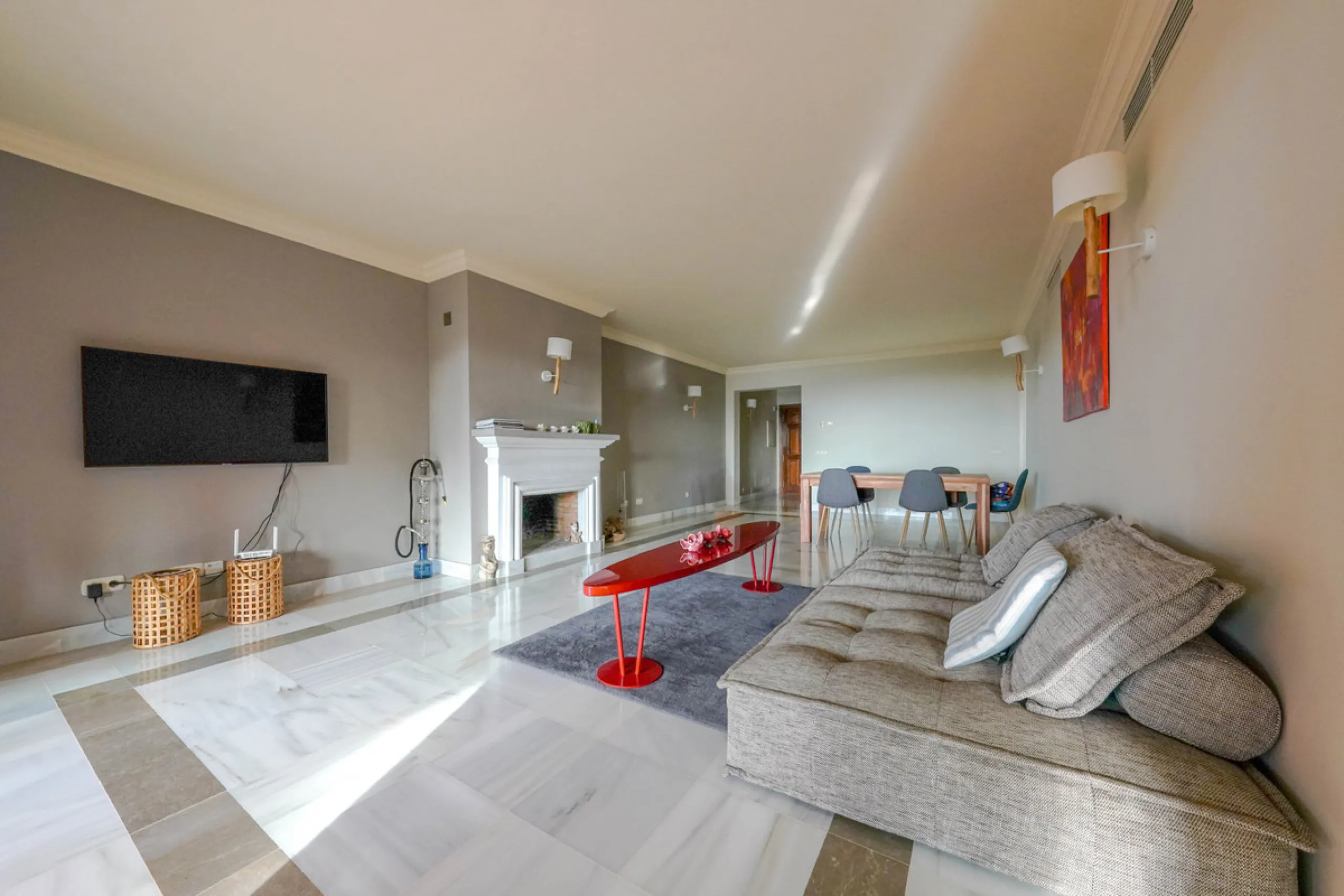 Apartment - Middle Floor Apartment в продаже в Benahavís, Málaga. В доме 2 спален и 2 ванных комнат. Площадь дома 156 м²