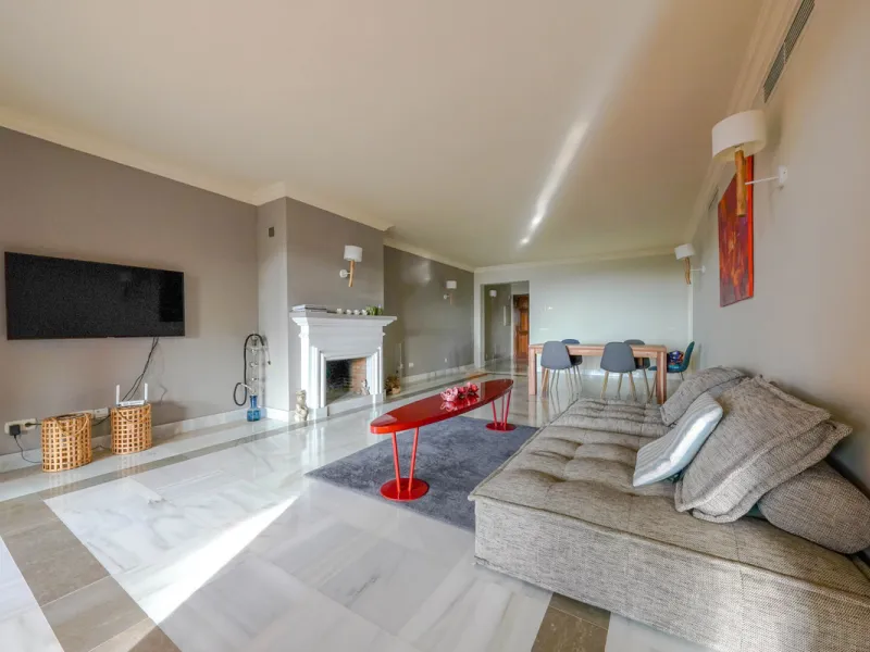 Apartment - Middle Floor Apartment в продаже в Benahavís, Málaga. В доме 2 спален и 2 ванных комнат. Площадь дома 156 м²