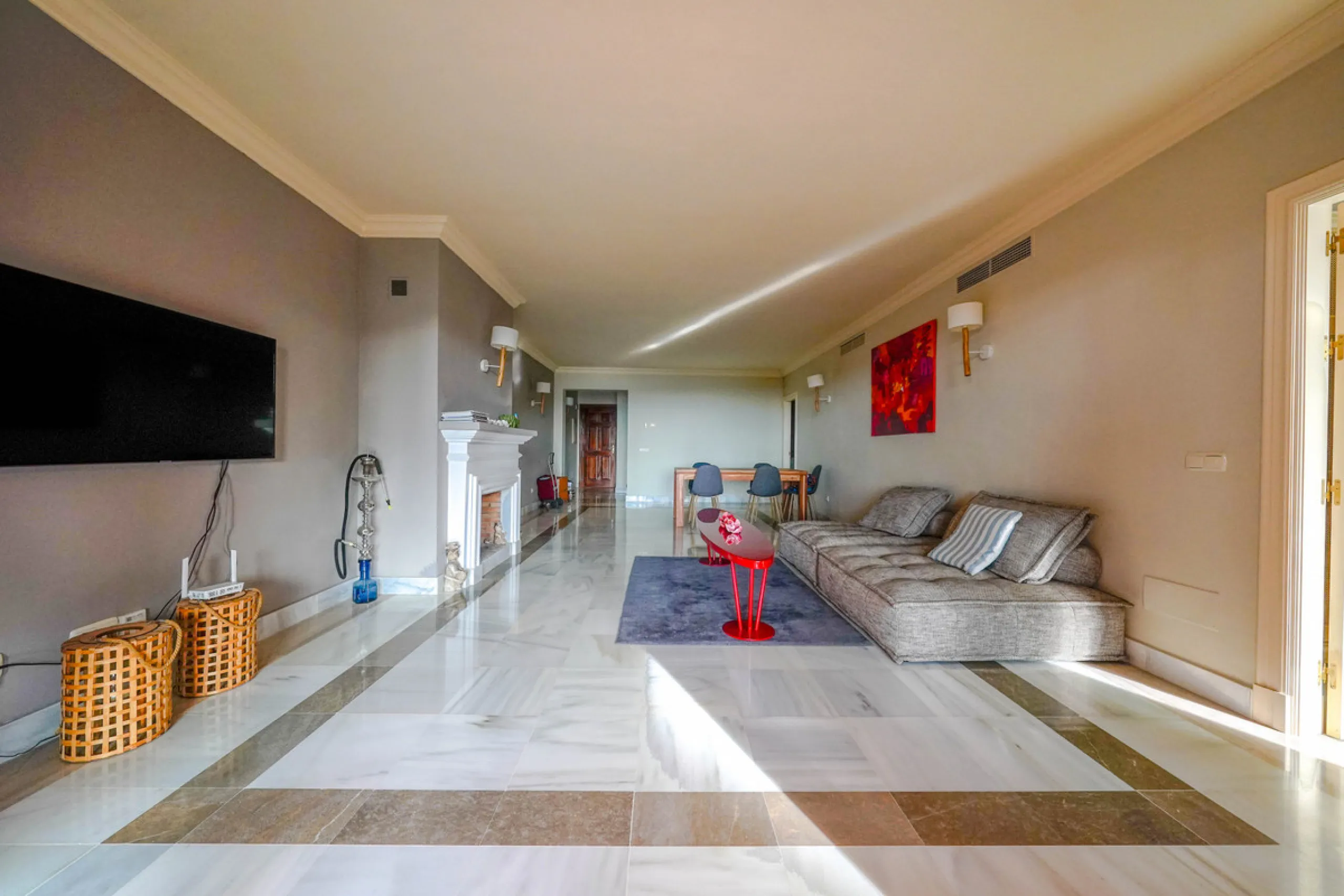 Apartment - Middle Floor Apartment в продаже в Benahavís, Málaga. В доме 2 спален и 2 ванных комнат. Площадь дома 156 м²