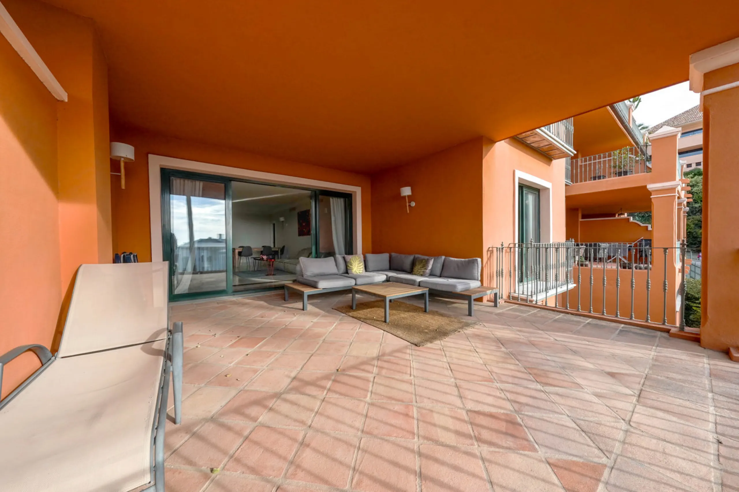 Apartment - Middle Floor Apartment в продаже в Benahavís, Málaga. В доме 2 спален и 2 ванных комнат. Площадь дома 156 м²