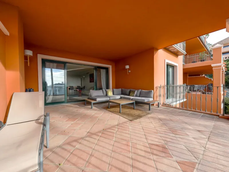 Apartment - Middle Floor Apartment в продаже в Benahavís, Málaga. В доме 2 спален и 2 ванных комнат. Площадь дома 156 м²