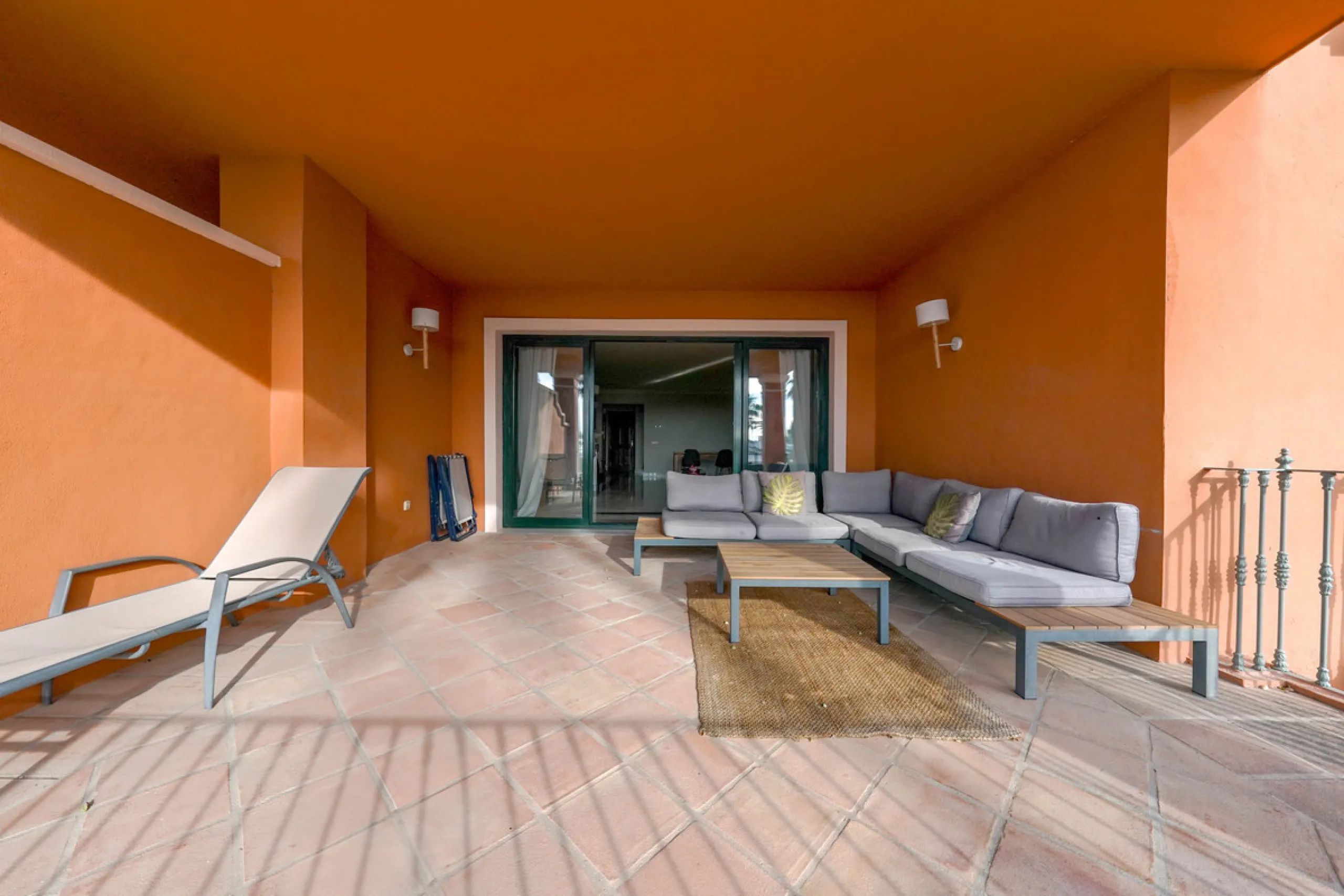 Apartment - Middle Floor Apartment в продаже в Benahavís, Málaga. В доме 2 спален и 2 ванных комнат. Площадь дома 156 м²