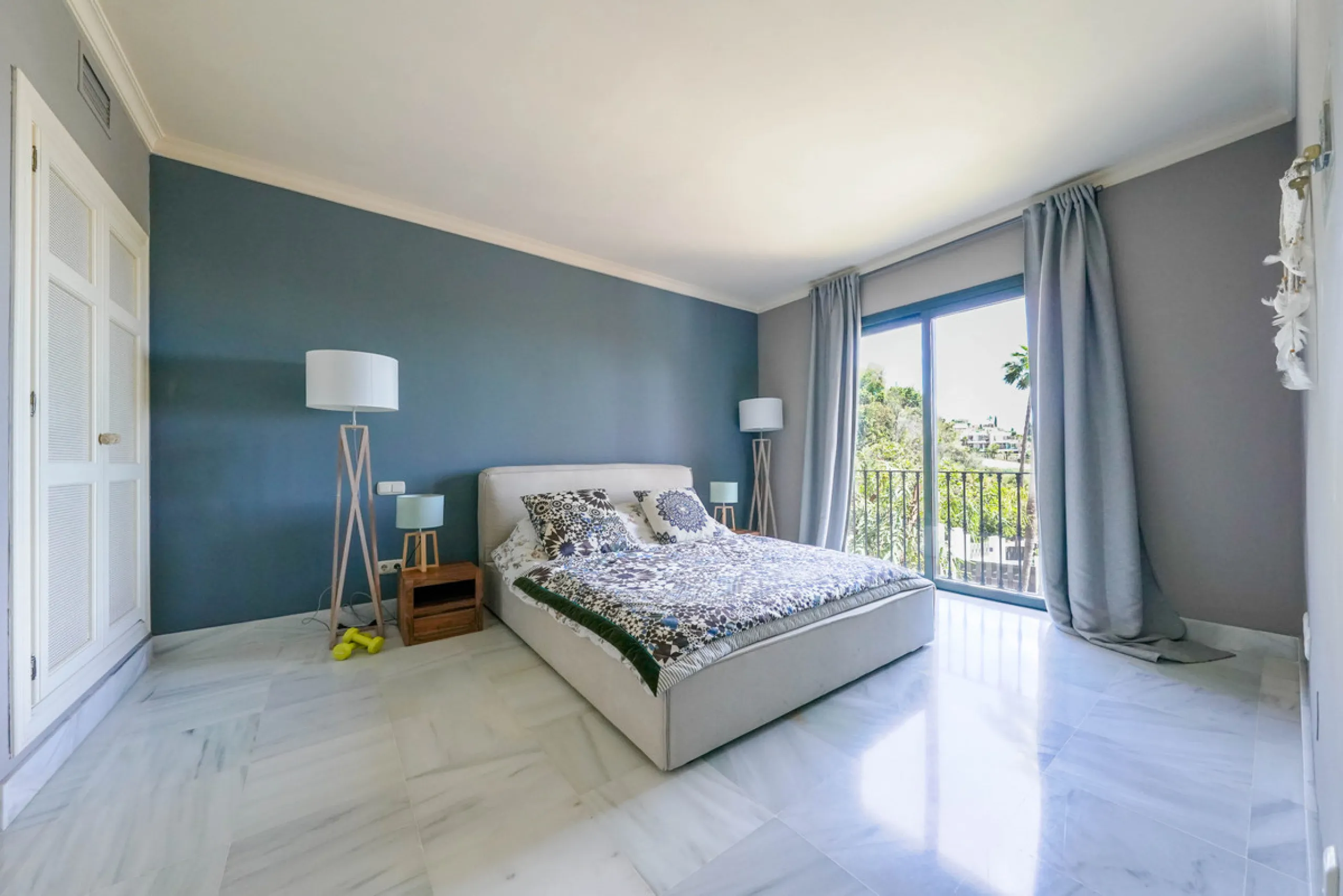 Apartment - Middle Floor Apartment в продаже в Benahavís, Málaga. В доме 2 спален и 2 ванных комнат. Площадь дома 156 м²