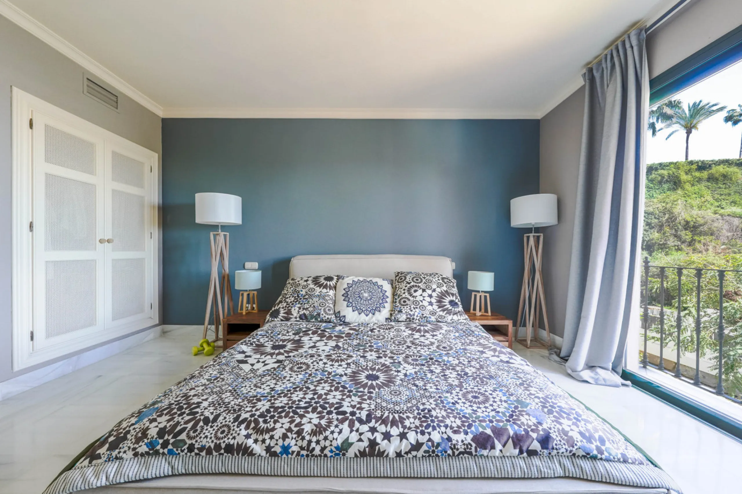Apartment - Middle Floor Apartment в продаже в Benahavís, Málaga. В доме 2 спален и 2 ванных комнат. Площадь дома 156 м²