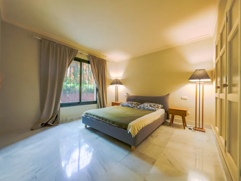 Apartment - Middle Floor Apartment в продаже в Benahavís, Málaga. В доме 2 спален и 2 ванных комнат. Площадь дома 156 м²