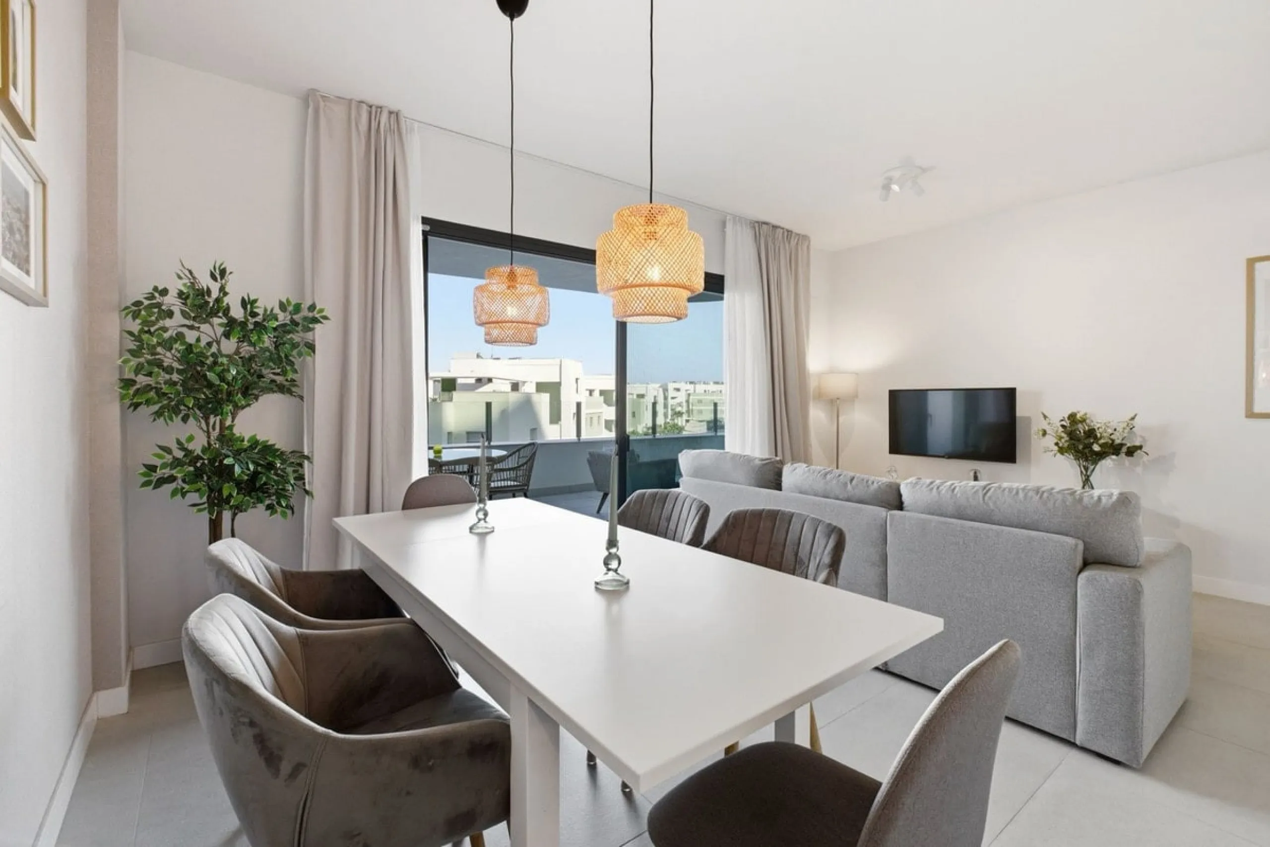 Moderne Wohnung mit zwei Schlafzimmern in Calanova Golf