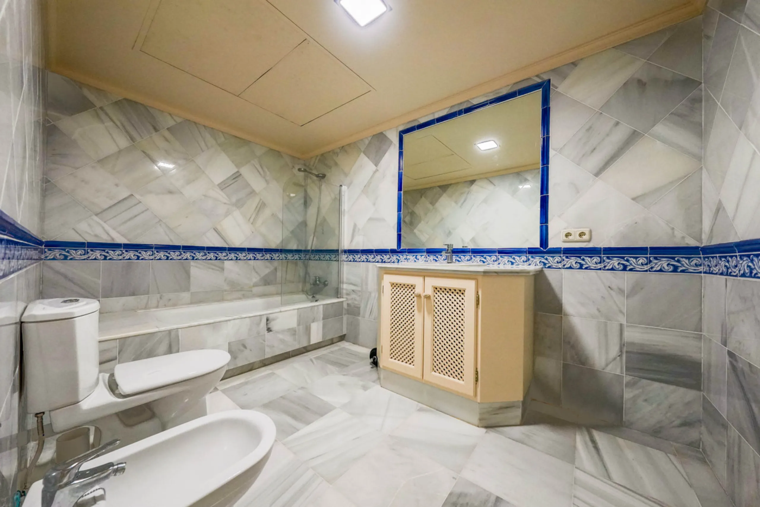 Apartment - Middle Floor Apartment в продаже в Benahavís, Málaga. В доме 2 спален и 2 ванных комнат. Площадь дома 156 м²