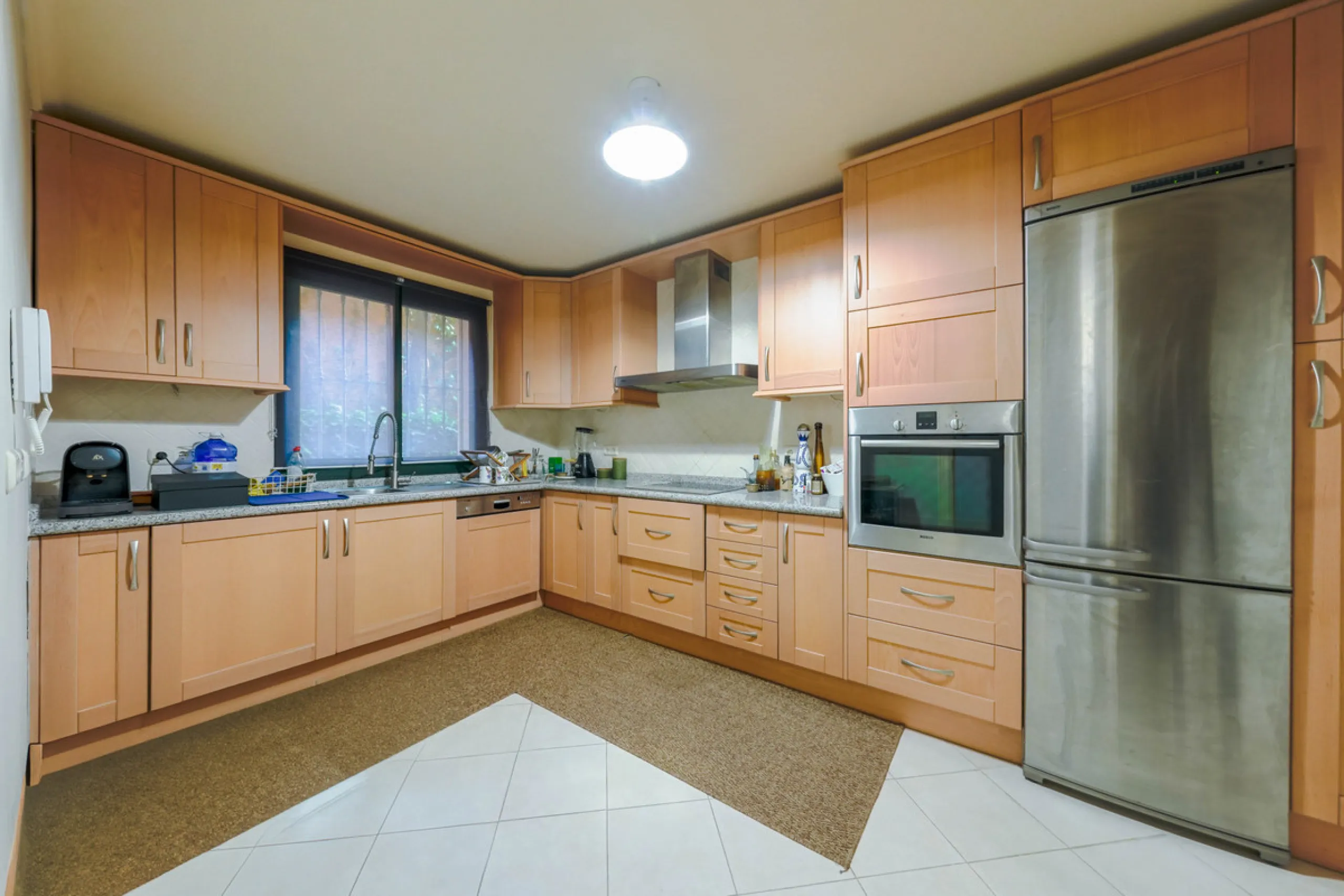 Apartment - Middle Floor Apartment в продаже в Benahavís, Málaga. В доме 2 спален и 2 ванных комнат. Площадь дома 156 м²