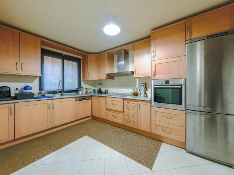 Apartment - Middle Floor Apartment в продаже в Benahavís, Málaga. В доме 2 спален и 2 ванных комнат. Площадь дома 156 м²