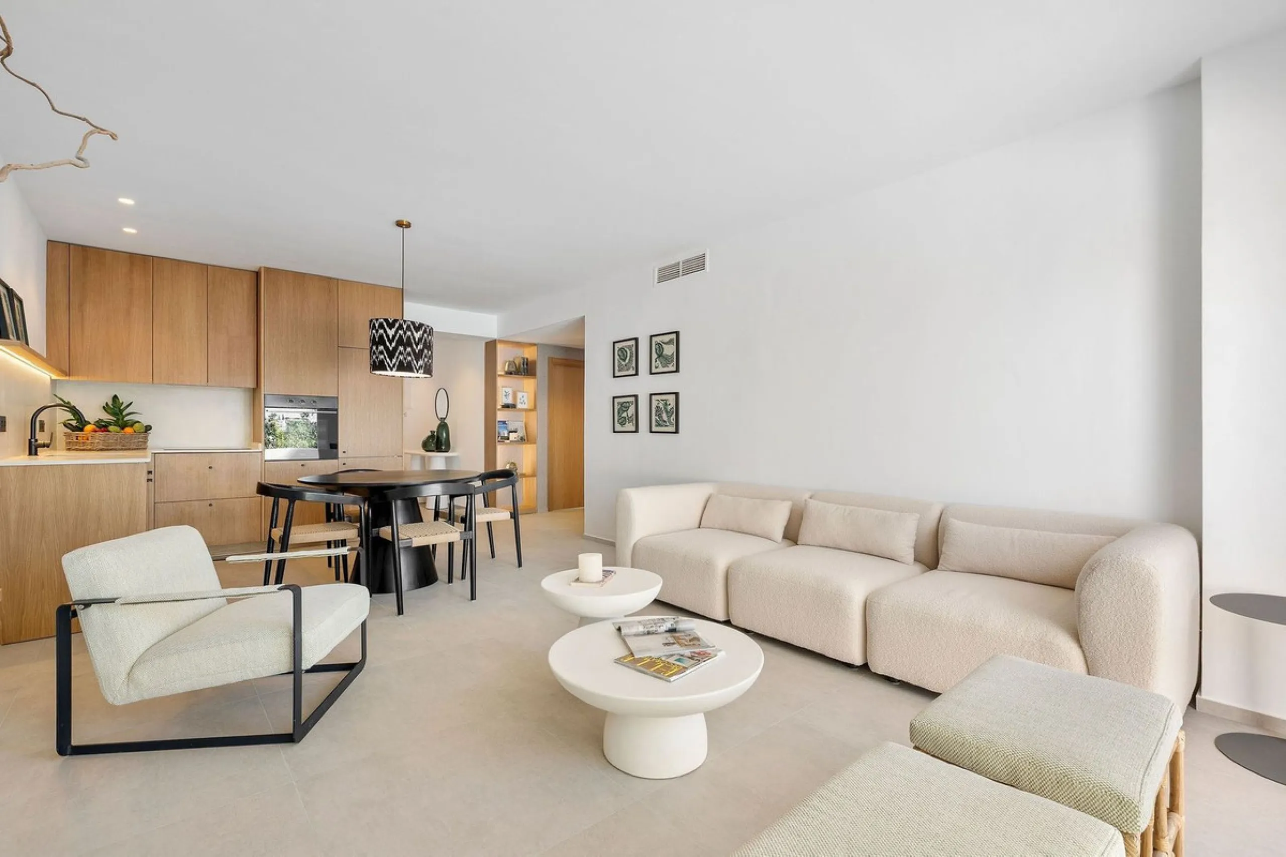 Apartment - Penthouse в продаже в Marbella, Málaga. В доме 3 спален и 2 ванных комнат. Площадь дома 95 м²