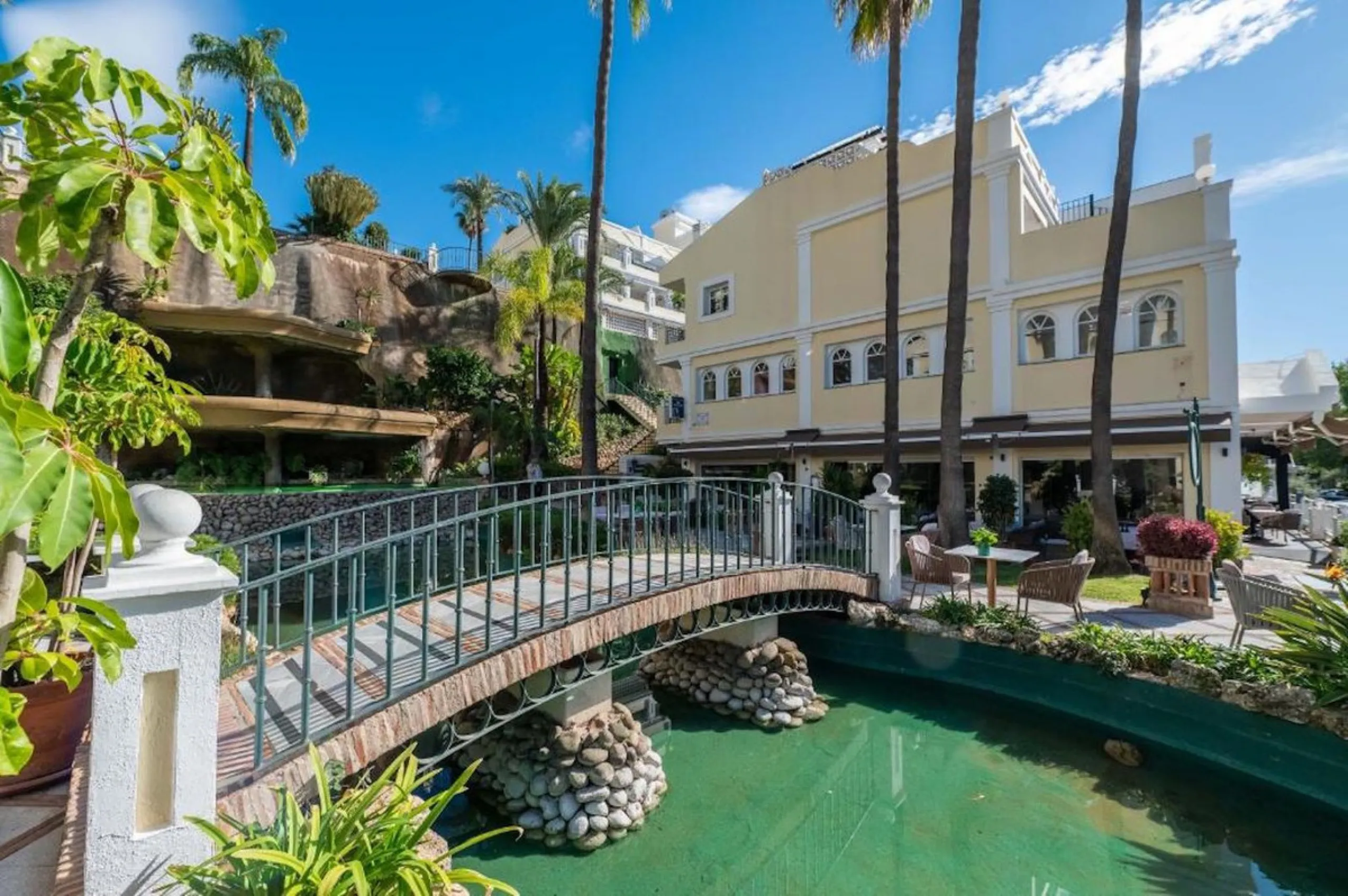 Apartment - Penthouse в продаже в Marbella, Málaga. В доме 3 спален и 2 ванных комнат. Площадь дома 95 м²