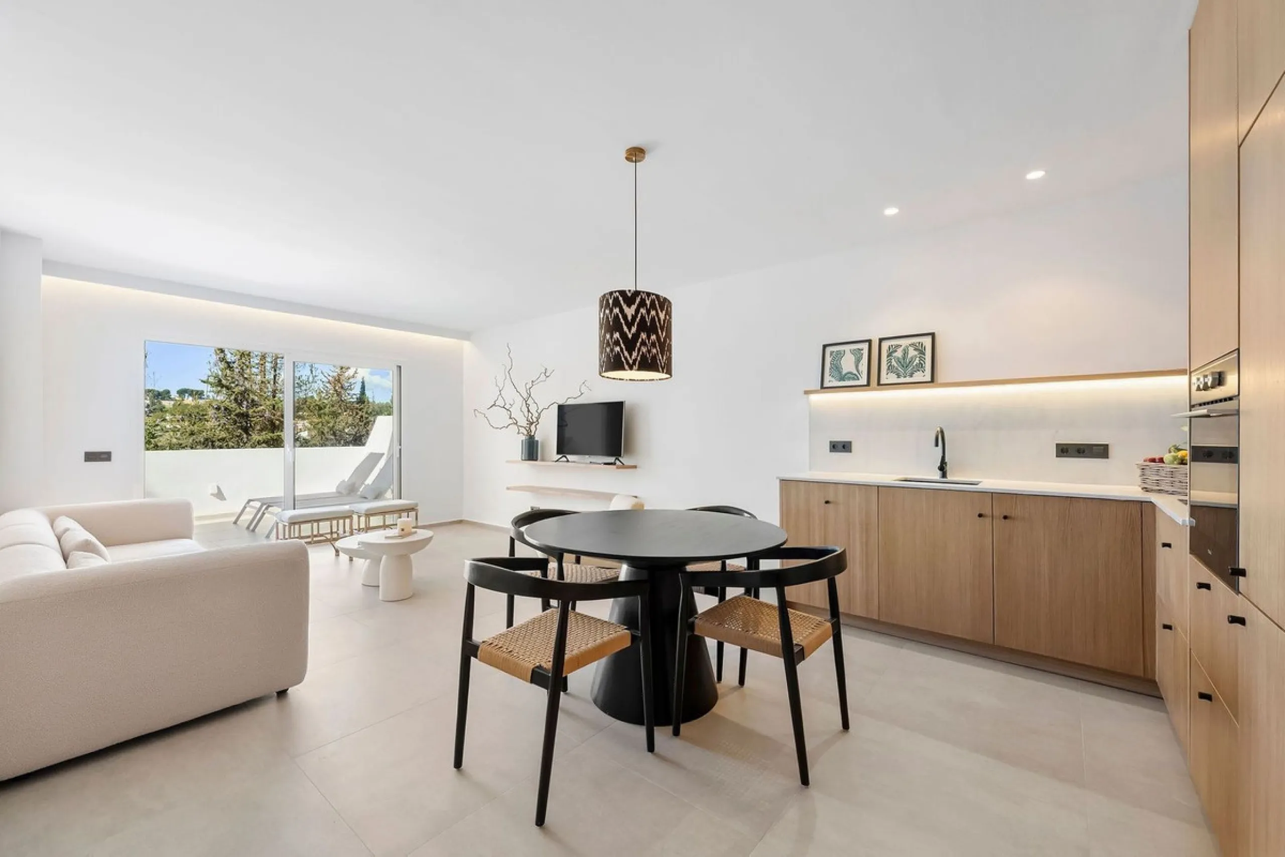 Apartment - Penthouse в продаже в Marbella, Málaga. В доме 3 спален и 2 ванных комнат. Площадь дома 95 м²