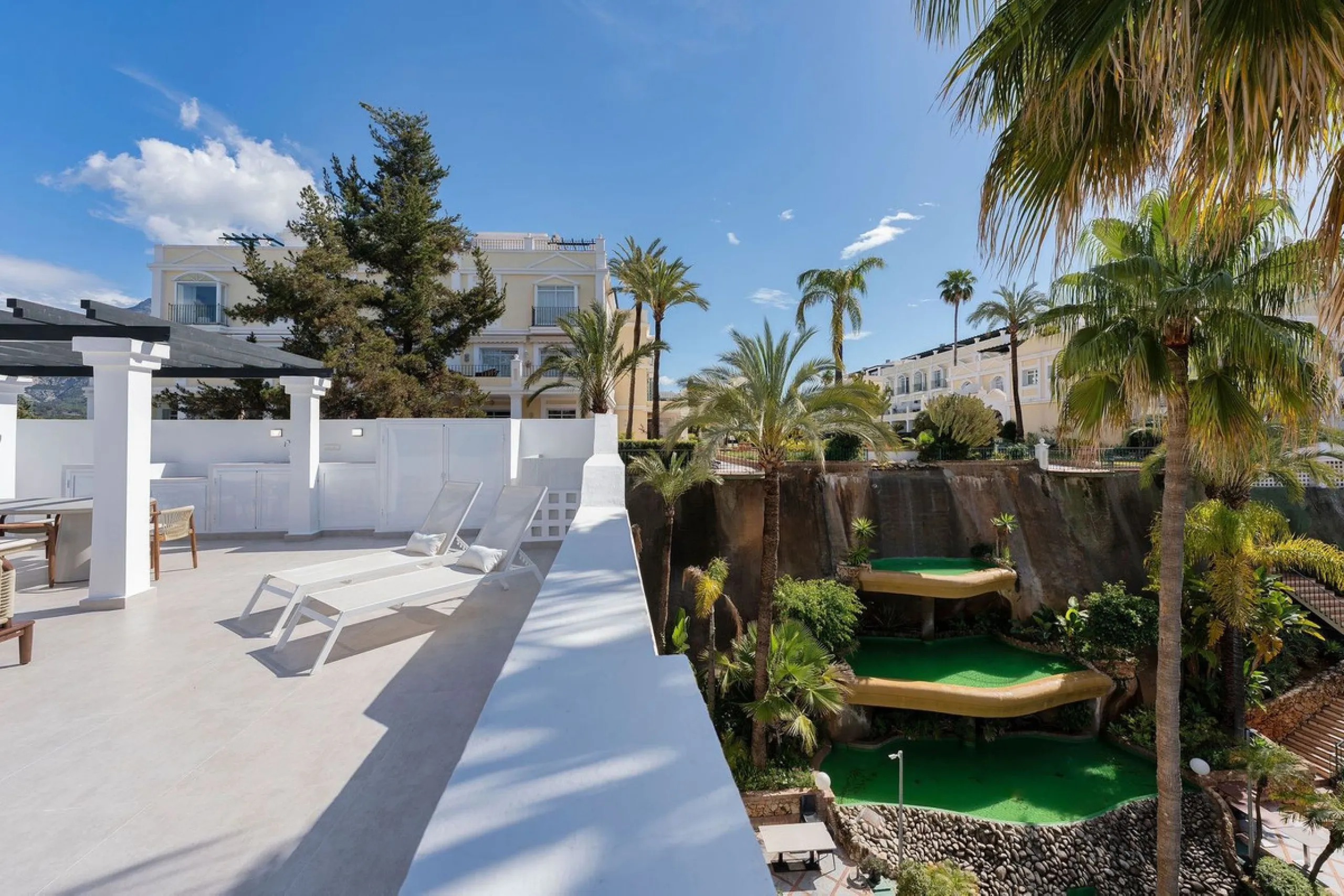 Apartment - Penthouse в продаже в Marbella, Málaga. В доме 3 спален и 2 ванных комнат. Площадь дома 95 м²