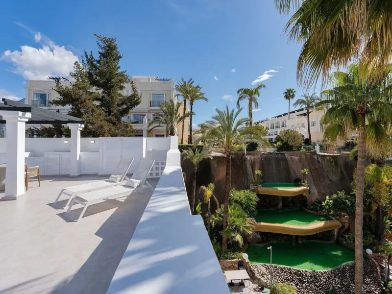 Apartment - Penthouse в продаже в Marbella, Málaga. В доме 3 спален и 2 ванных комнат. Площадь дома 95 м²