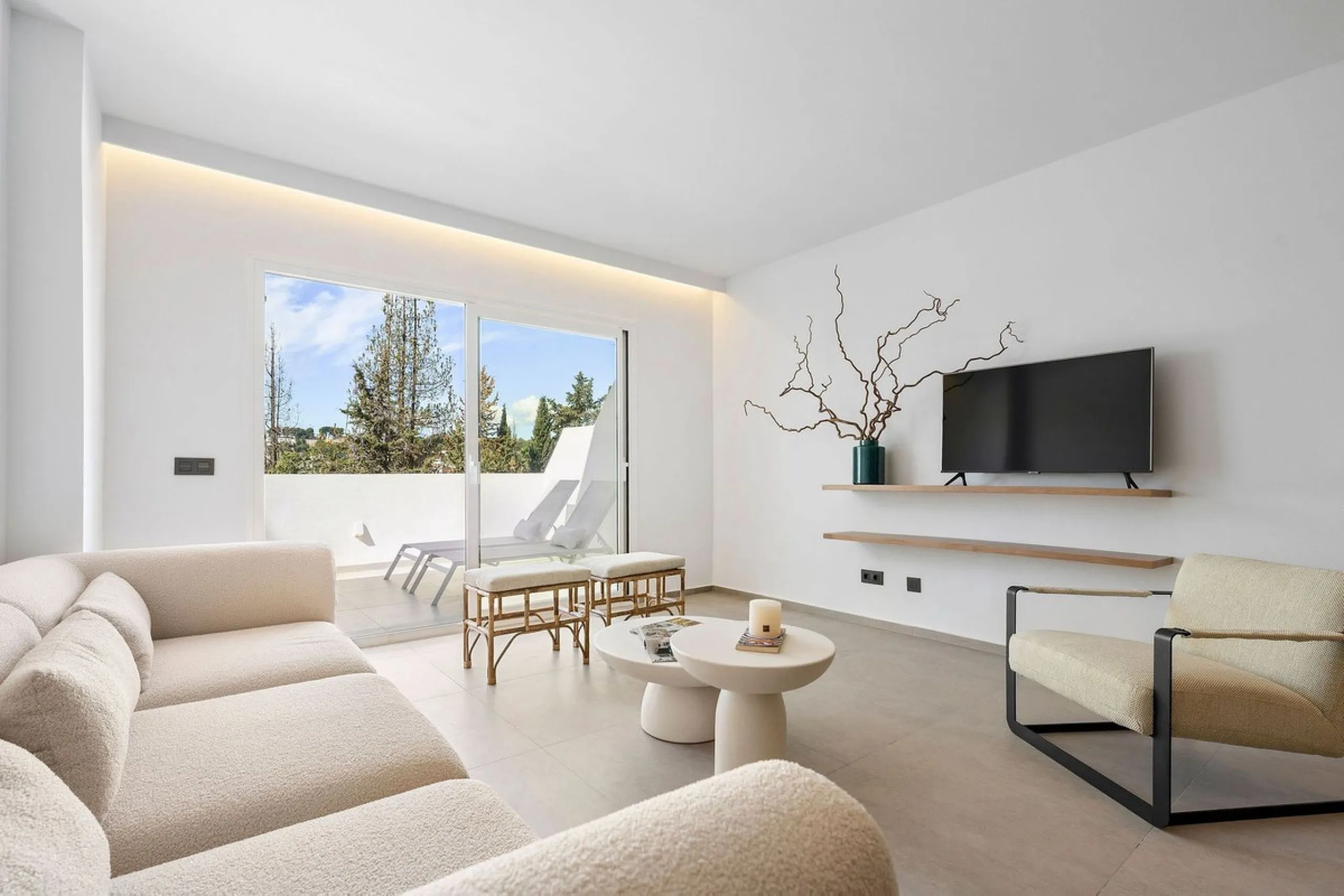 Apartment - Penthouse в продаже в Marbella, Málaga. В доме 3 спален и 2 ванных комнат. Площадь дома 95 м²